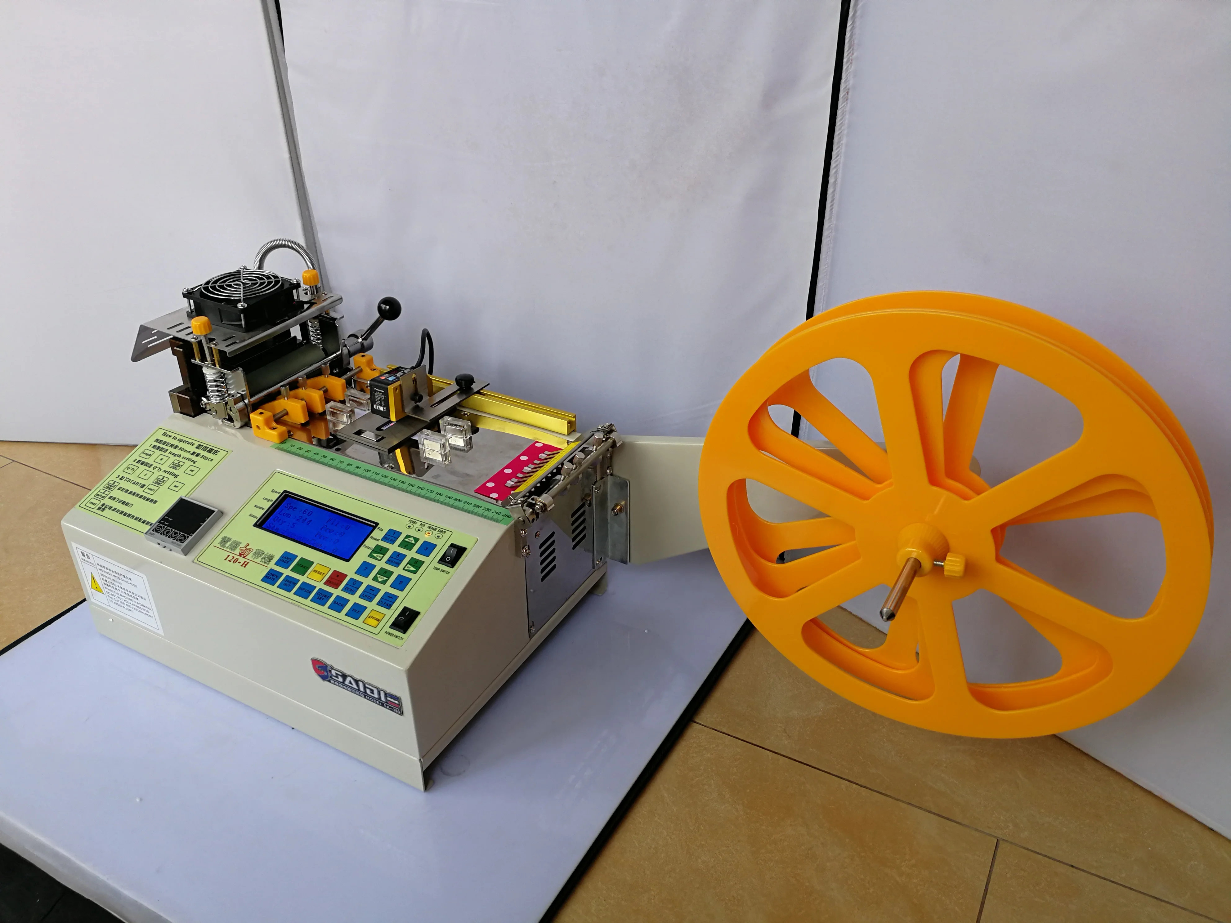 120-CH Computer hot and cold trademark cutting machine washing label cutting machine With cursor po