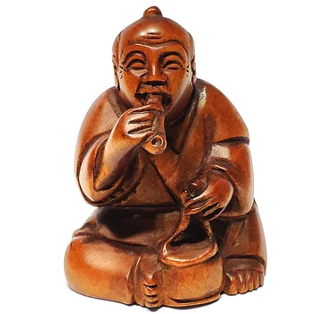 

Y6753 - 2“ Hand Carved Boxwood Figurine: Farmer Man Smoking