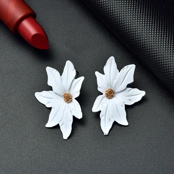

Fashion Trendy Earring Flower Stud Earrings for Women Vintage Creative Personality Simple Female Earring wedding Jewelry Gift