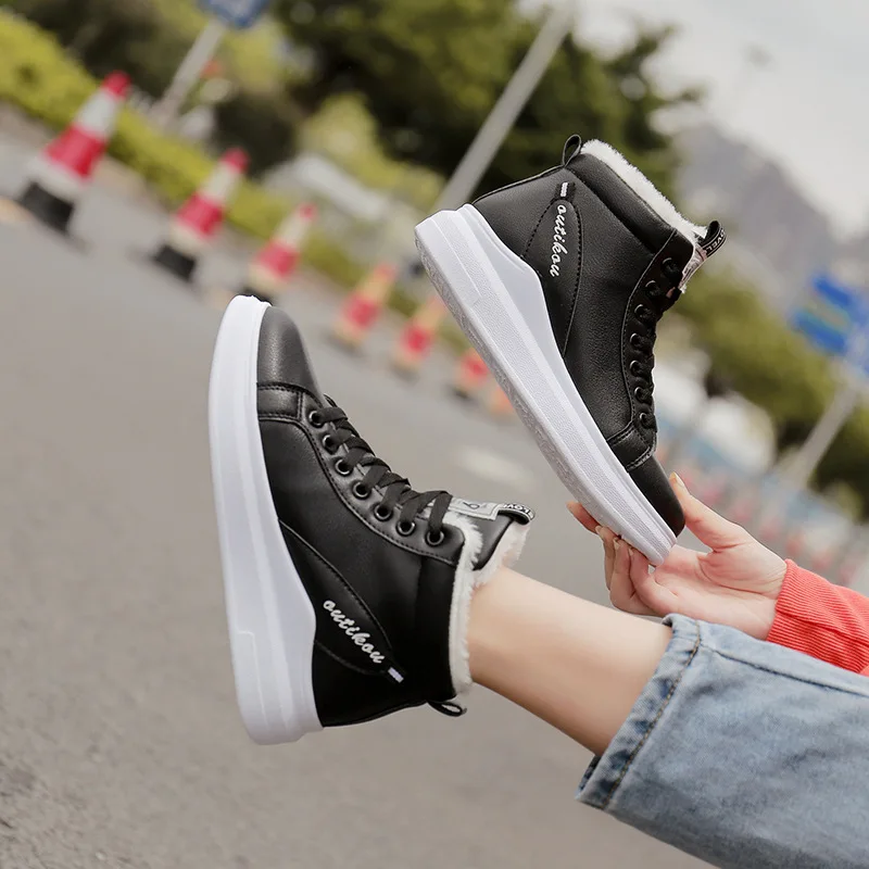 12063567679_1827748962