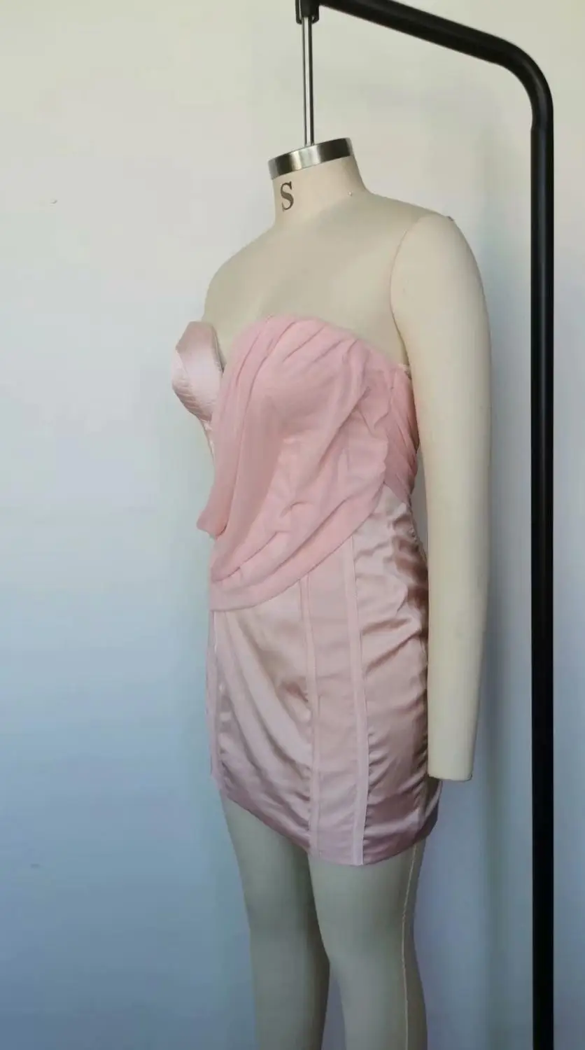Для женщин сексуальное платье без бретелек дизайнерский очаровательный телесного цвета, с рюшами, для ночного клуба вечерние платье дамы Мода танцевальная мини-платье Vestido