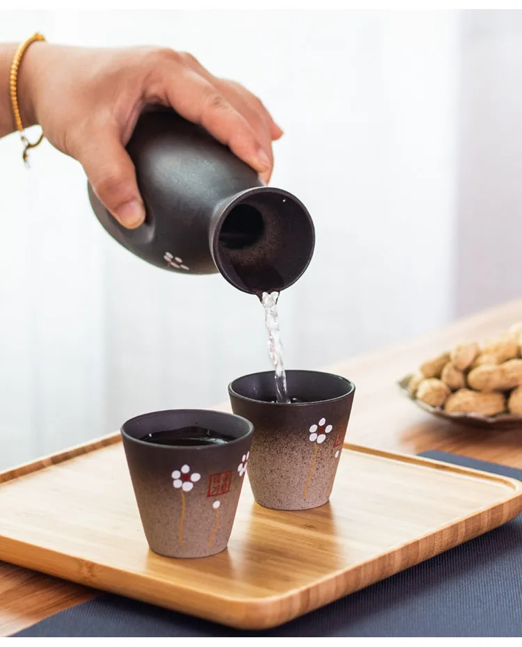 Title 2, Vintage seramik sake potası ve kase seti, Japon...