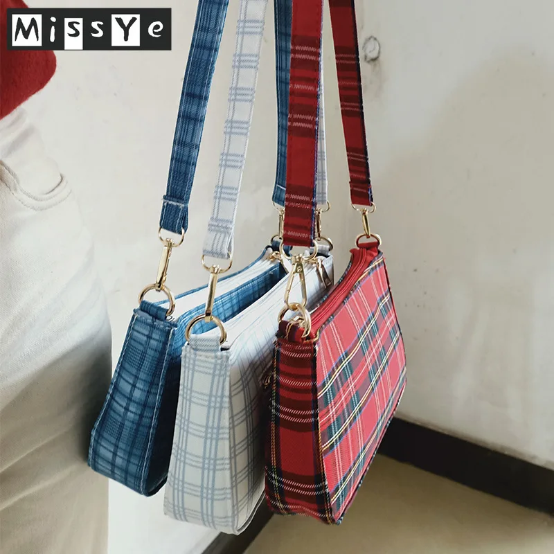 

Plain pattern 2020 spring and summer new wild retro red lattice baguette bag female armpit vintage shoulder bag