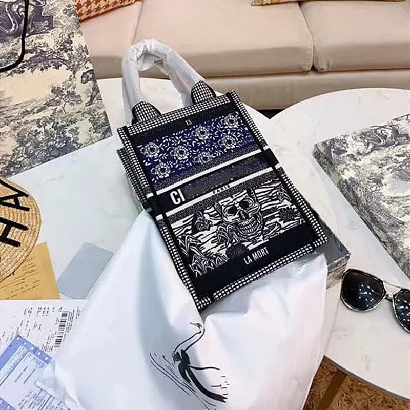 

Advanced customization 2020 new mini tarot card tote bag embroidered alphabet shopping bag shoulder shoulder handbag