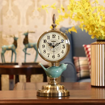 

EUROPEAN RETRO CLOCK CLOCK SEAT FIGURINES CRAFTS LIVINGROOM DESKTOP PENDULUM CLOCK FURNISHING ORNAMENTS OFFICE TABLE DECORATION