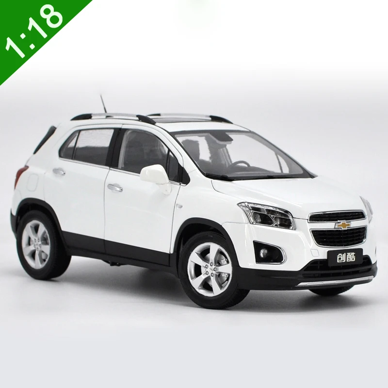 1:18 Chevrolet TRAX SUV литая под давлением Модель автомобиля игрушки Металлическая