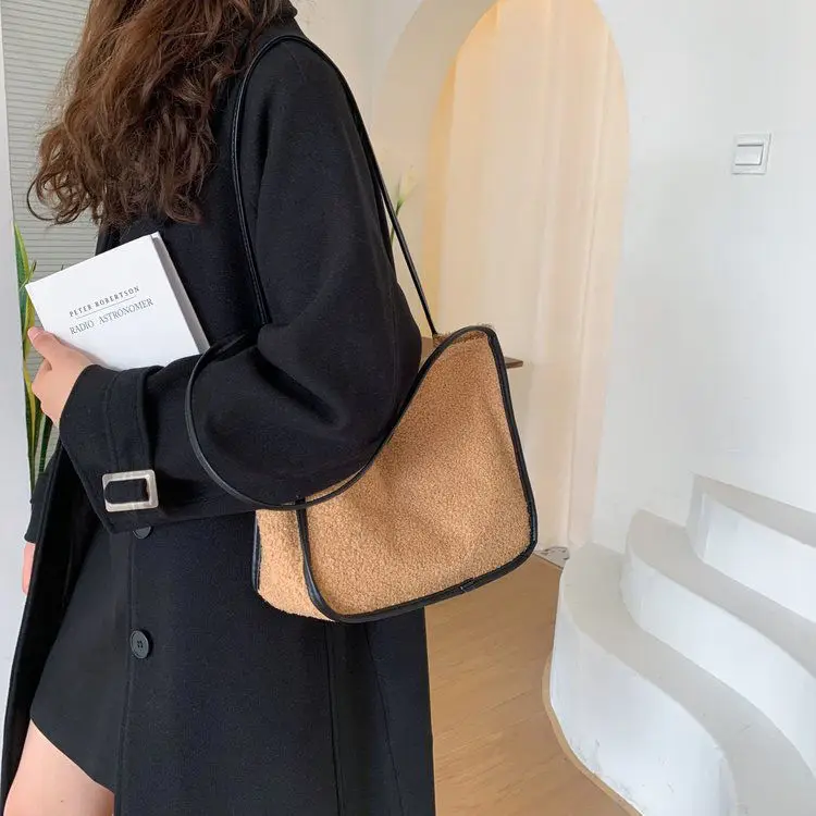 One Shoulder Lamb Cashmere Portable Women's Bag 2021 New Fashion Plush Autumn Winter Premium One Shoulder Bag Versatile Tote Dag