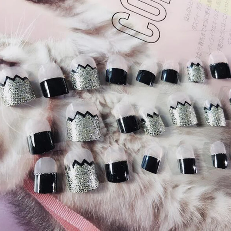 

False Nails French Nail Art Salon DIY Designed Short Fake Nails Kit Including Glue Fake Fingernails Full Cover