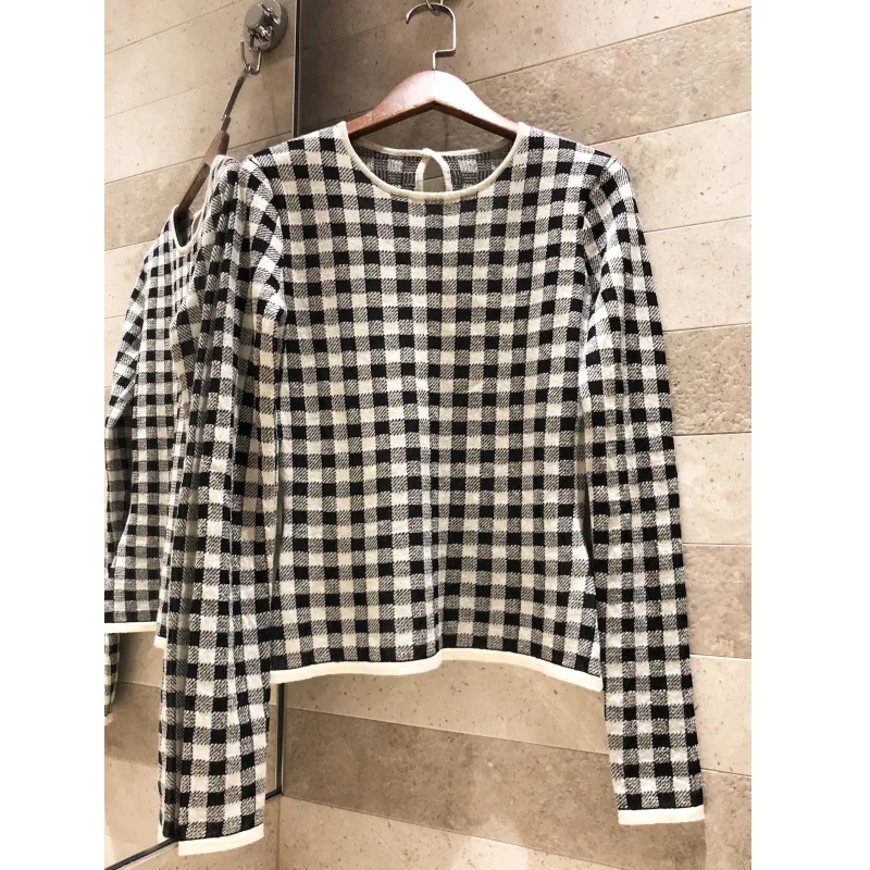 

Wool blending classic black white color matching lattice stretch Slim knit bottoming shirt Women's Soft comfortable top