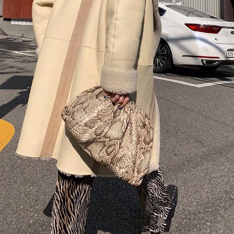 

The Pouch Leather Envelope Bag Snake Design Luxury Women Bags Designer Voluminous Round Shape Purses And Handbags Clutches
