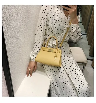 

2020 Women's Bags from Europe and the United States New Chic Shoulder Crossover Shoulder Bag/Hand Bag Chain Square Sling Bag