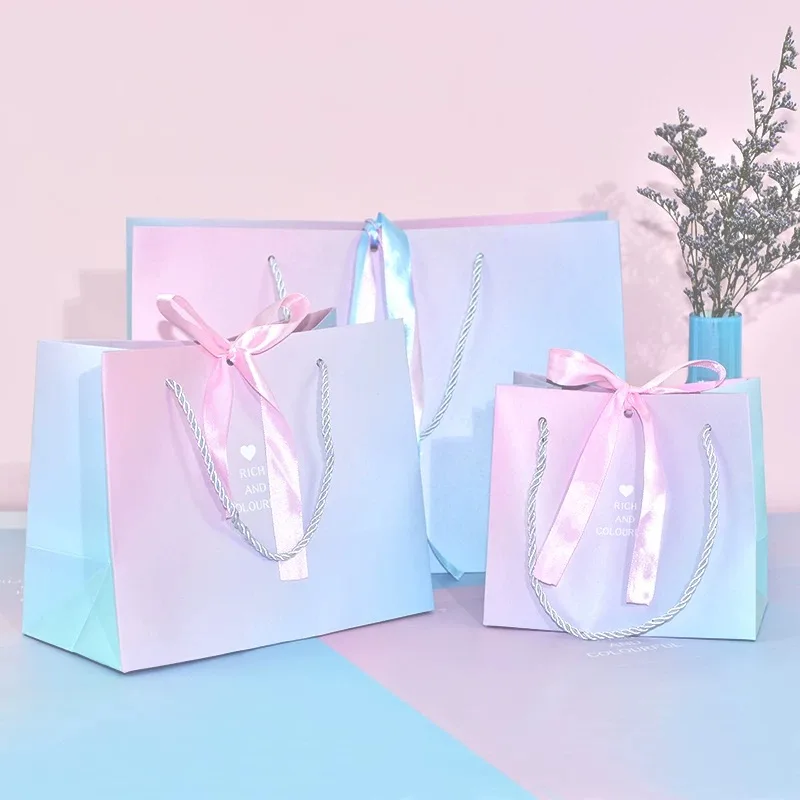 

2019 New Arrivals wedding gift bags Large Size Box package bag /Pajamas Clothes Packaging Gradient Handle Paper Box Bags 5PCS