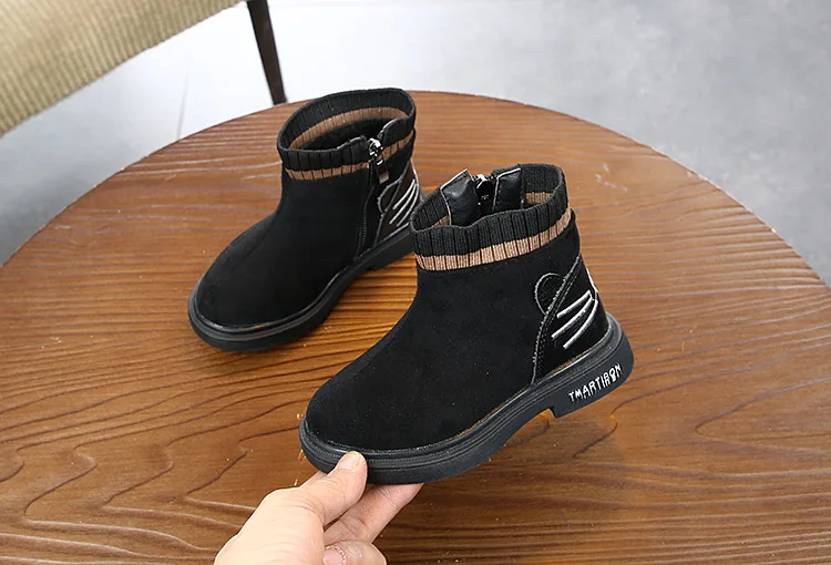 Детские boots19; сезон осень-зима; Новинка для мальчиков и девочек модные ботинки в Корейском стиле; одежда с завязками; женские брендовые ботинки с мягкой подошвой фоны для фотосъемки с изображением ботильоны