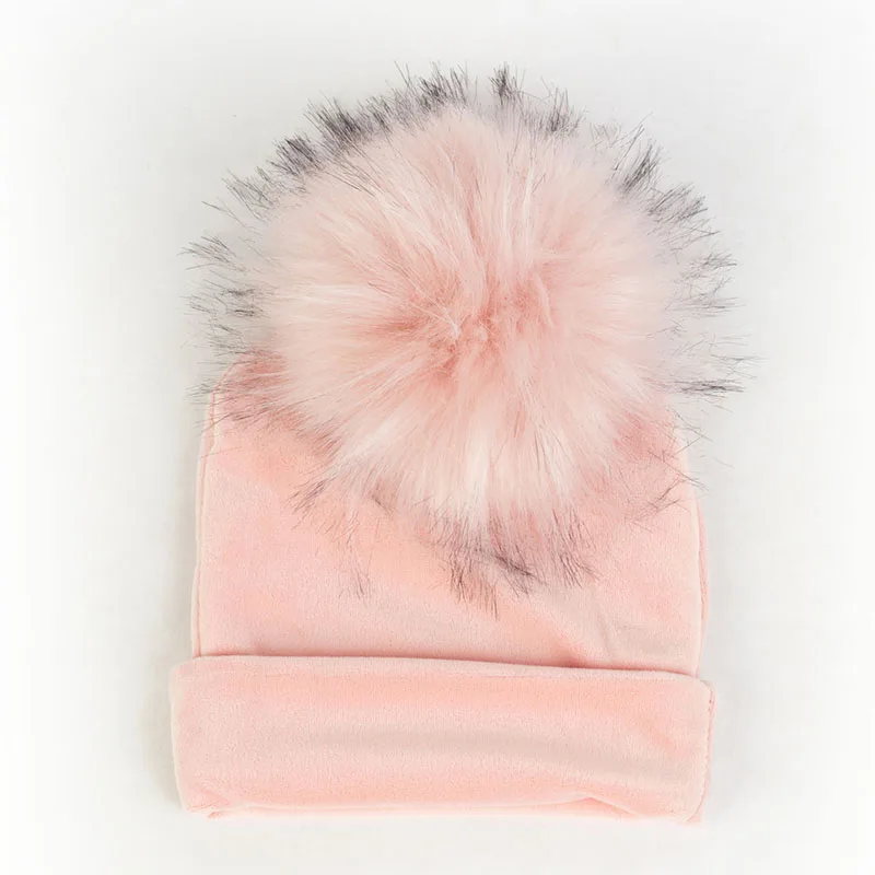 Плотные бархатные шапки с ушами для новорожденных девочек, зимние теплые мягкие шапки унисекс с искусственным мехом и помпонами, однотонные кепки для младенцев - Цвет: Pink8