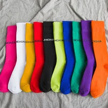 Носки с английскими буквами для женщин; сезон осень-зима; цвет черный, белый, пудровый; уличная одежда; женские ворсовые носки; хлопковые длинные высокие носки