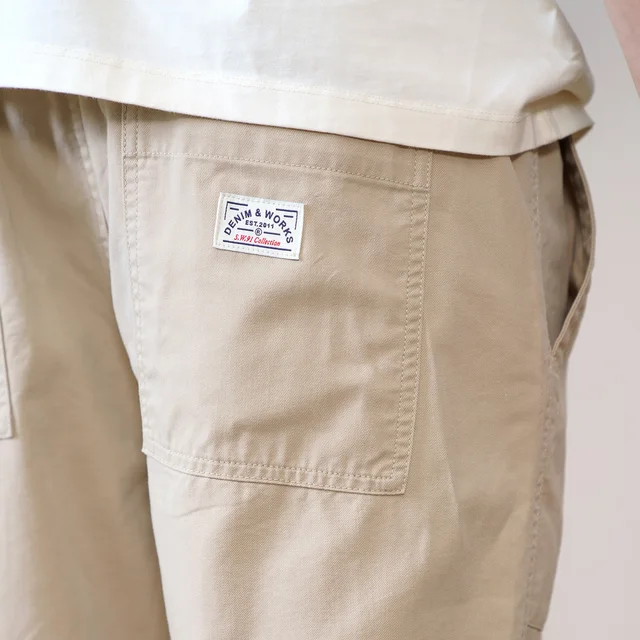 Tapered style pants with drawstring