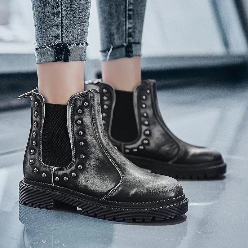 

Retro Women Genuine Leather Boots Brogue Rivet Ankle Boots Fashion Chelsea Low Heels Ladies Booties Winter Nice Ladies Shoes