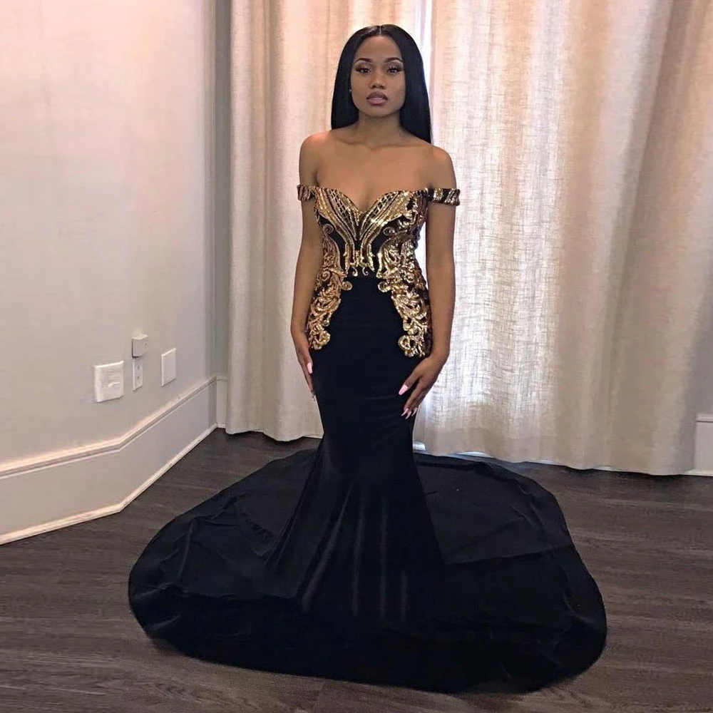 

Black Long Prom Dresses With Gold Sparkly Appliques Mermaid Off The Shoulder Velvet Evening Gowns Black Girls Formal Dress CP158