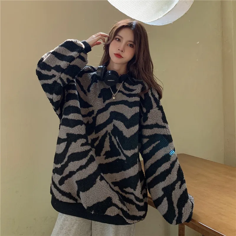 

Women Loose Zebra Print Pullover Tops Winter Korean Style Warm Sweatshirt Long Sleeve Round Neck Plush Sweatshirt Top for Women