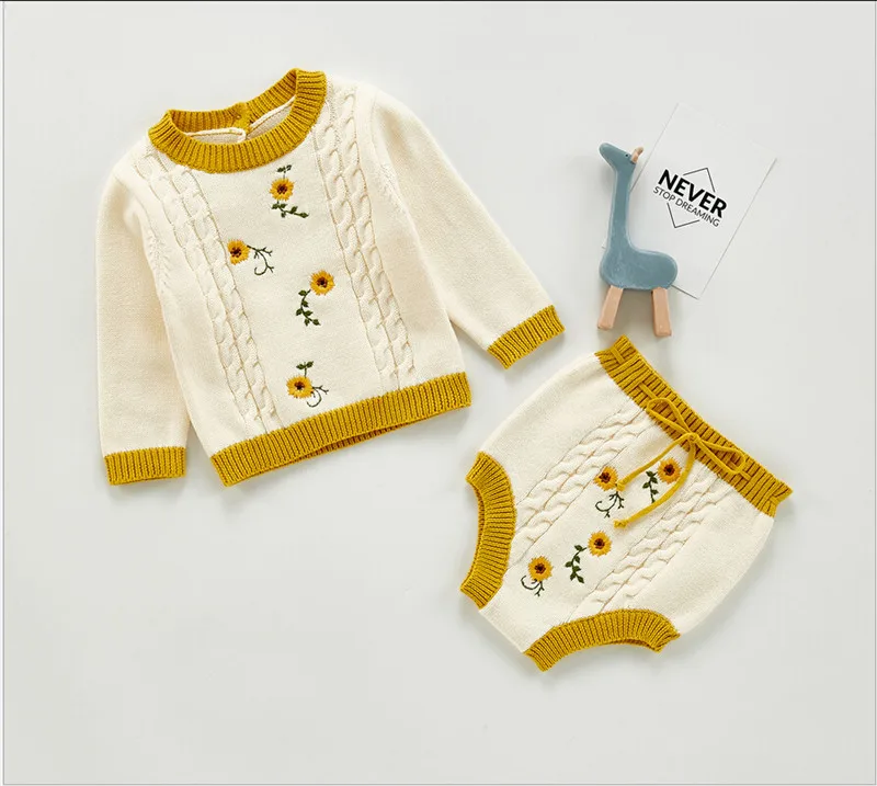 

Blotona Infant Newborn Girls Fall Winter 2Pcs Outfits Embroidered Daisy Flower Knitted Pullover Sweater Tops+ Bottom Short Pants