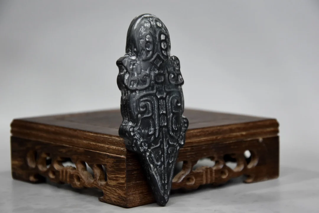 

Коллекция старой метеорита хуншанской культуры и древнего крокодила