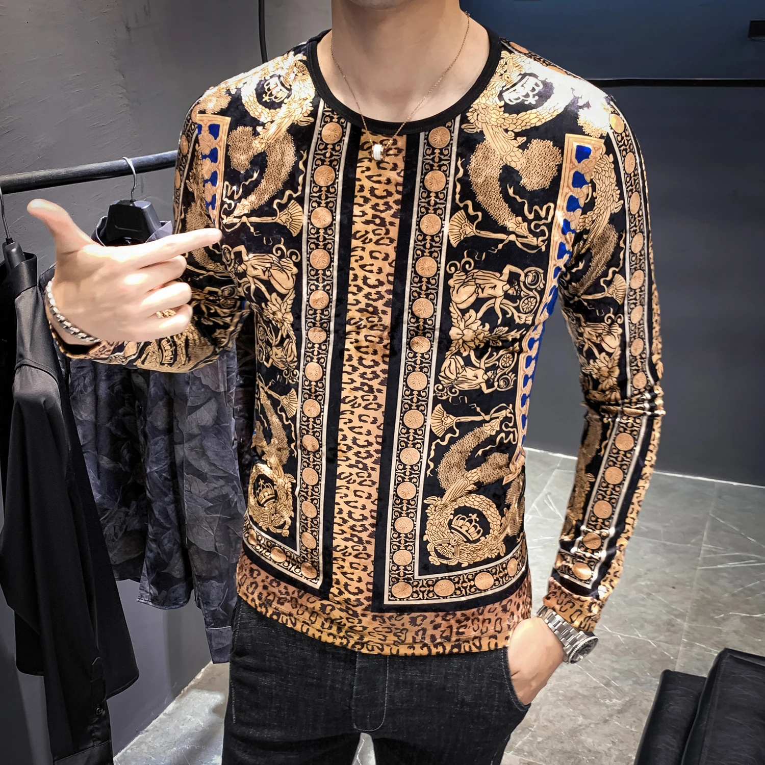 Мужская бархатная футболка с длинным рукавом леопардовым принтом | одежда