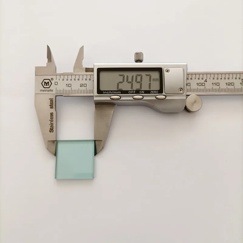 Теплопоглощающее стекло GRB3 KG3 25*25*3 0 мм 2 шт.|Оптические фильтры| |