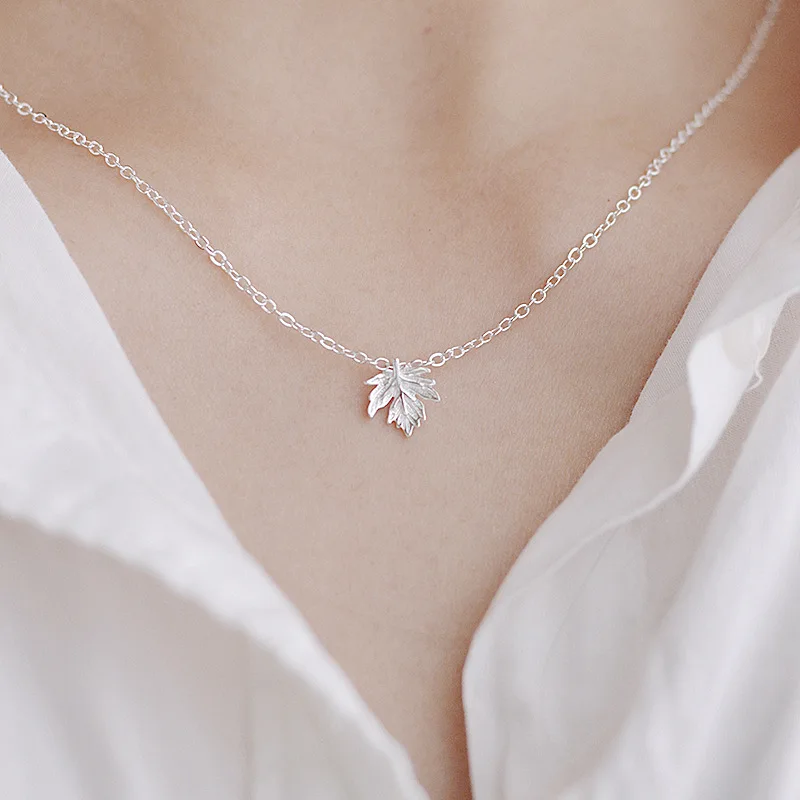 

MORI Series Hipster Maple Leaf Necklace Women's Non-mainstream Sense of Design INS Normcore Style Simple Elegant Choker