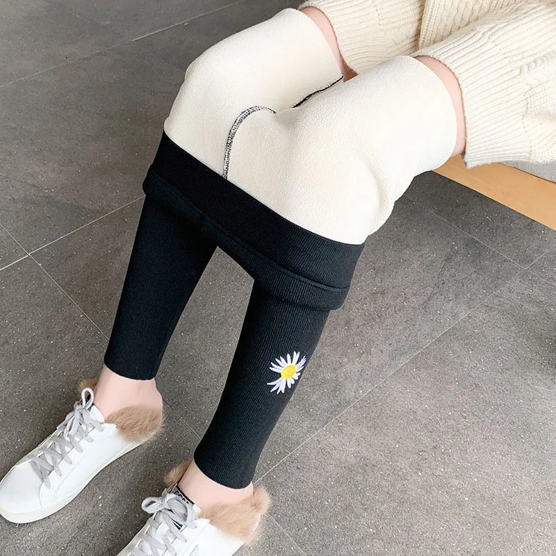 

2022 Autumn And Winter Small Daisy Leggings Warm Plush Thick Thread Embroidered Words Women Cotton Pants Lamb Cashmere Legging