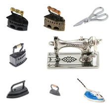 

Mini Iron Kids Dollhouse Decor Miniature Furniture Wooden Sewing Machine With Thread Scissors Accessories For Dolls House Toys