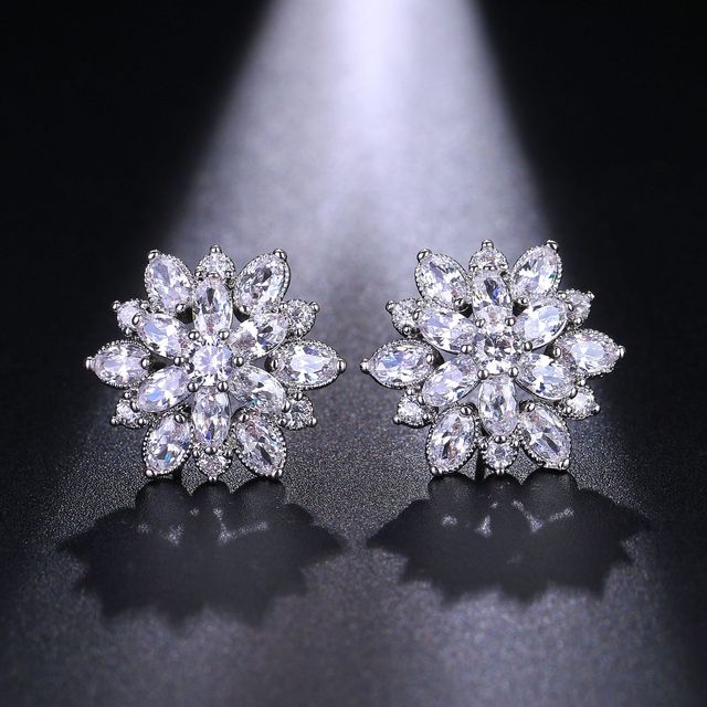 Korea Sweet Cute Flower Crystal Temperament Geometric Shiny Zircon Earrings Statement Earrings for Women Girl Pendientes