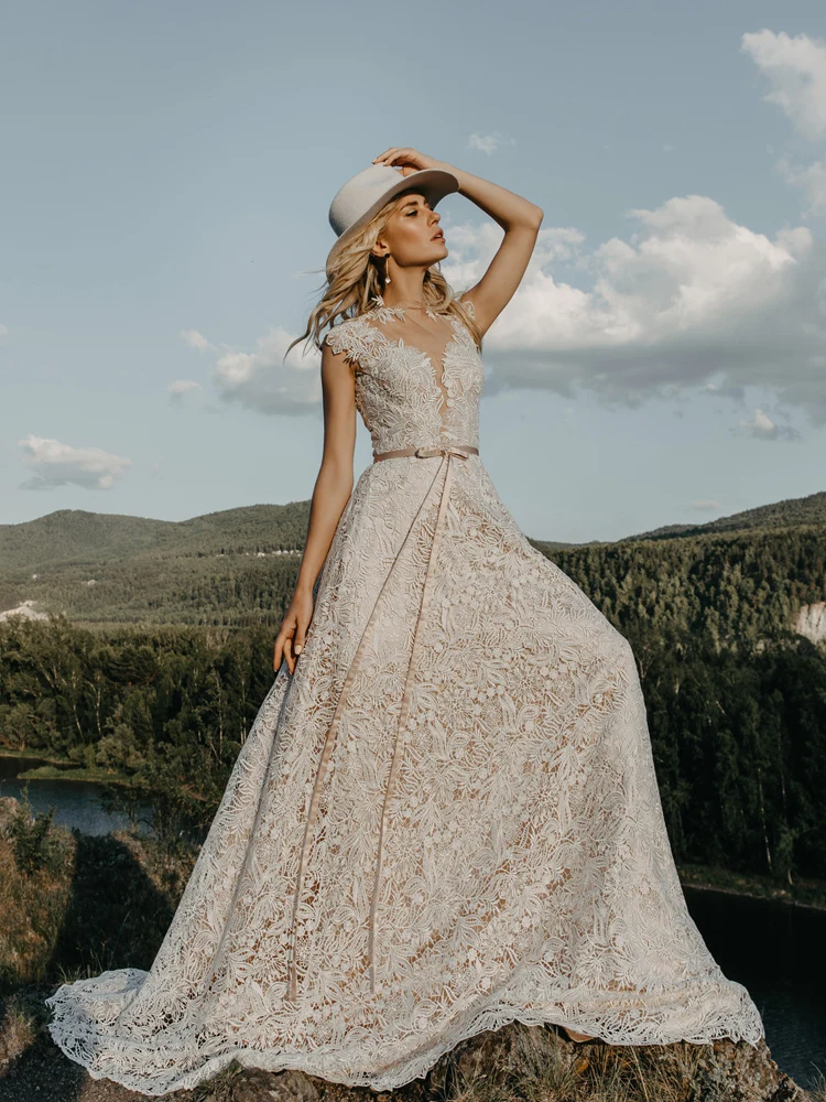 2020 Bohe Illusion V Neck Romantic Appliques Elegant A-line Wedding Dresses Chic Lace Vintage Gowns AC21 | Свадьбы и торжества