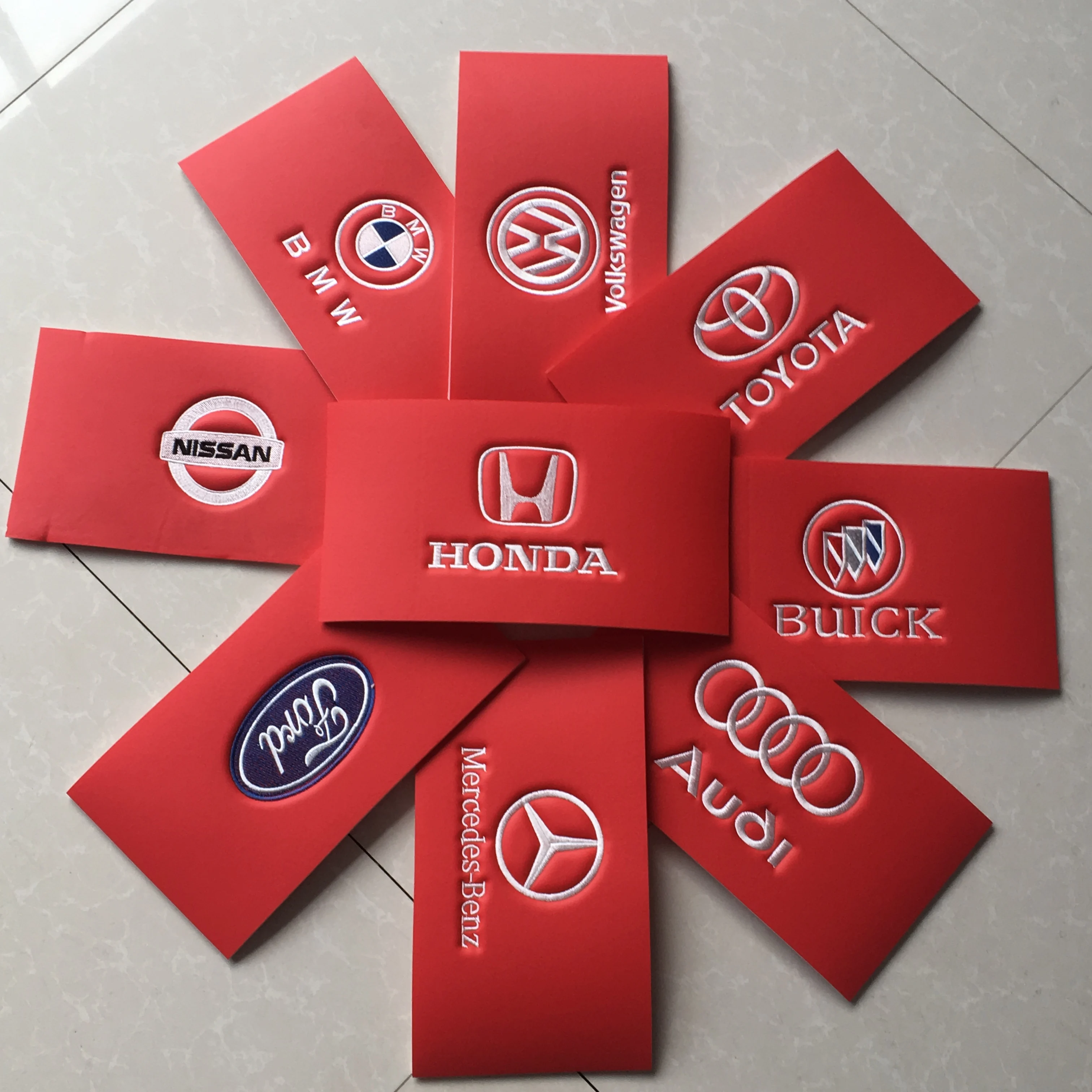 

Car floor mats with Logo/Brand Logo for Toyota Camry Corolla RAV4 Mark X Verso FJ Cruiser 5D car styling carpet rugs liners