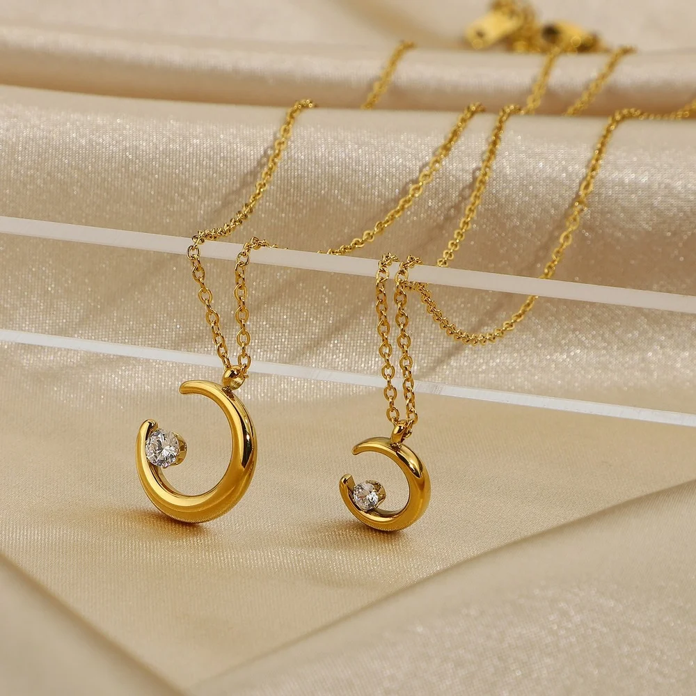 Fashion Personality Moon Women Necklace Stainless Steel Zircon Gold Crescent Pendant Necklaces Minimalist Elegant Necklace Gift