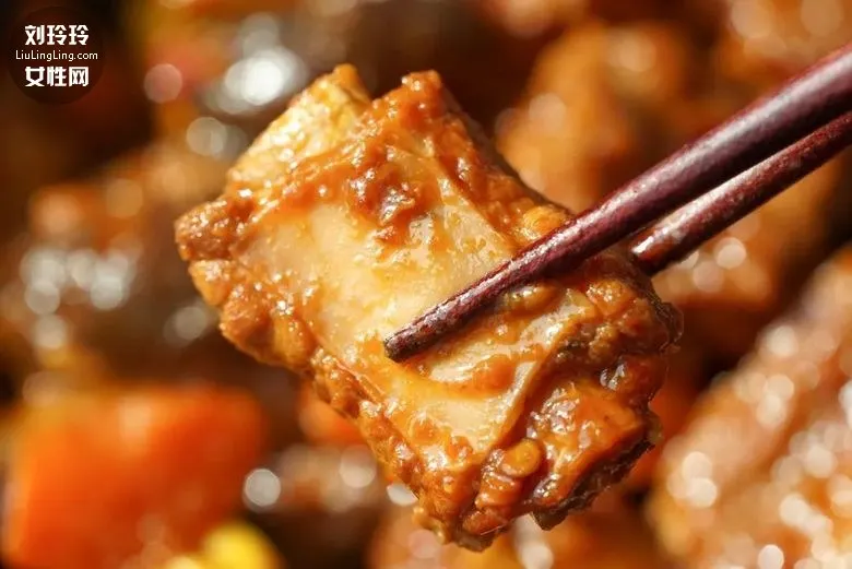 地獄排骨煲的做法 好吃的排骨怎么做1