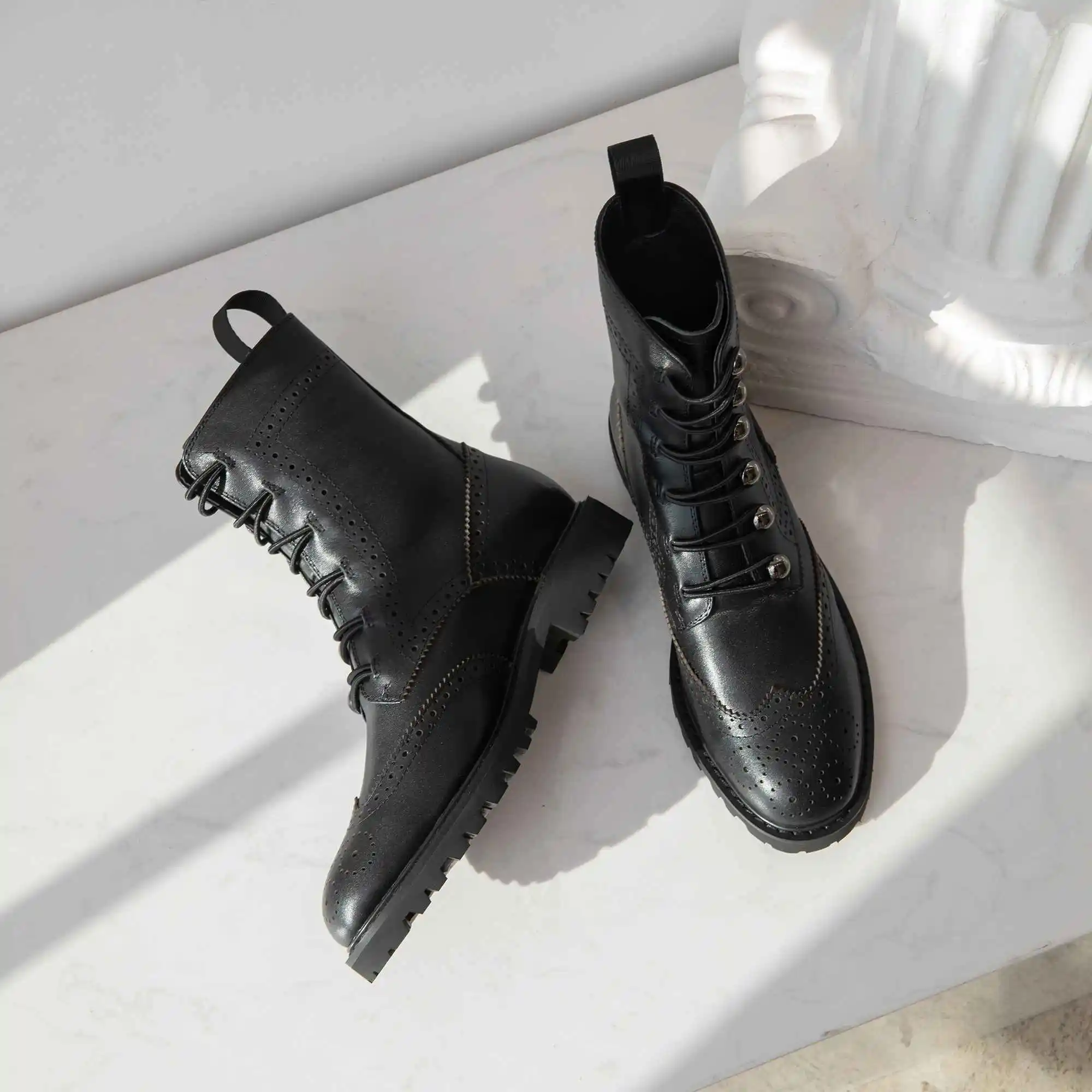 Lenkisen/ботинки с перфорацией типа «броги» из натуральной кожи; ботинки с металлическими украшениями и круглым носком; молодежные зимние теплые женские ботинки до середины икры; L39