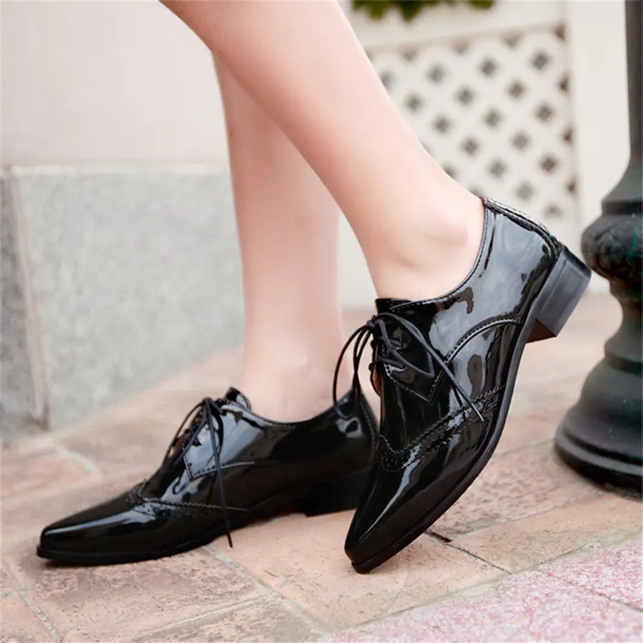 Spring Autumn Women Flats British Patent Leather Derbies Pointed Toe Casual Dress Party Lace Up Oxfords Red Black Lady Brogues