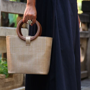 

Woven beach bag 2020 new straw bucket bag one-shoulder crossbody retro female bag