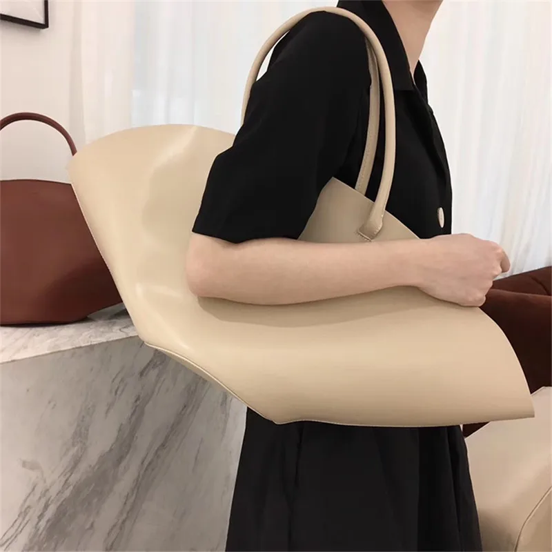 

Female Bag 2019 New Fashion Niche Designer Fan-shaped Shell Large Shopping Bag Large Capacity Casual Totes Women Shoulder Bag