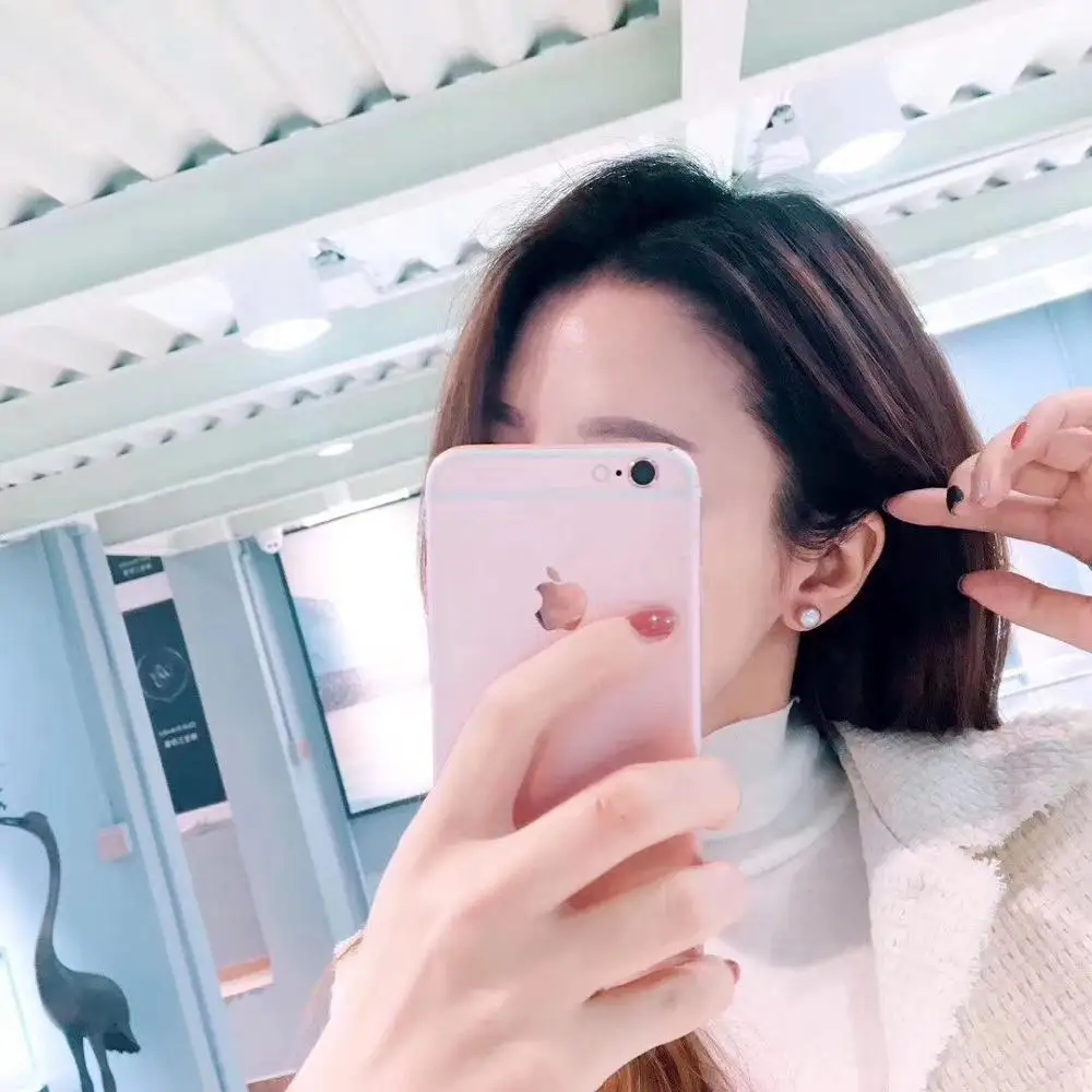 Серьги с жемчугом D320 однотонные серьги гвоздики из 18 каратного золота