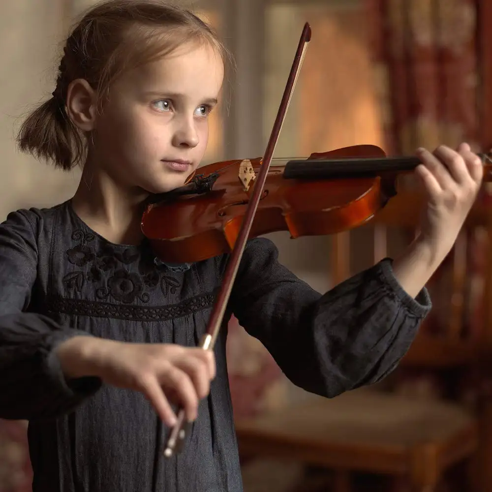 Человек со скрипкой. Игра на скрипке. Играет на скрипке. Play the Violin. Занятия на скрипке