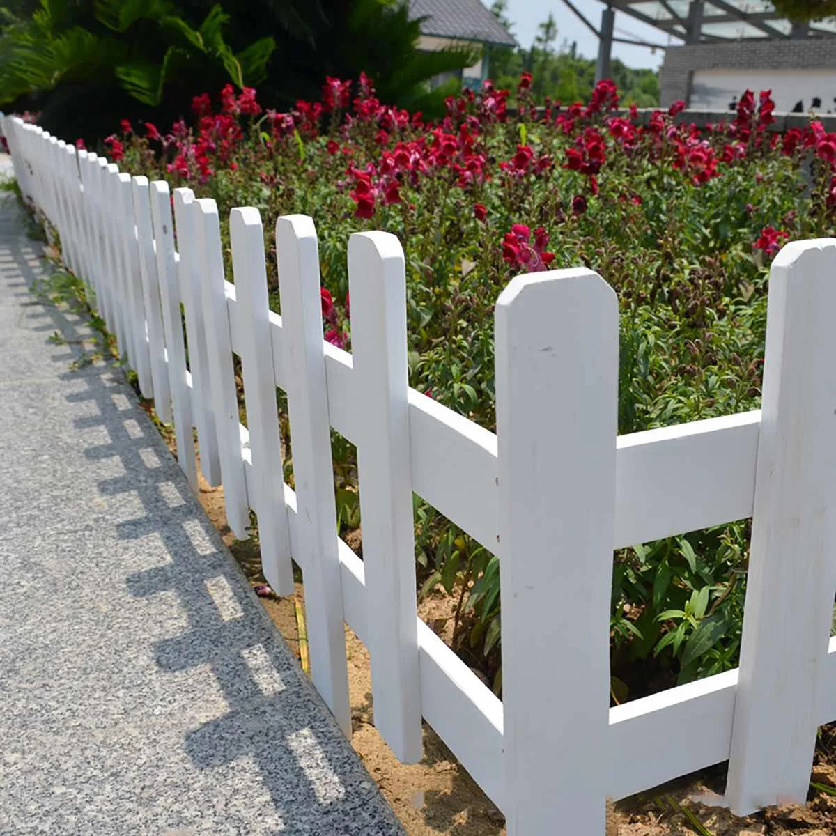 China Fir Garden Fence Easy Assemble European Style Insert Ground Type Wooden Fences for Countryyard Decoration