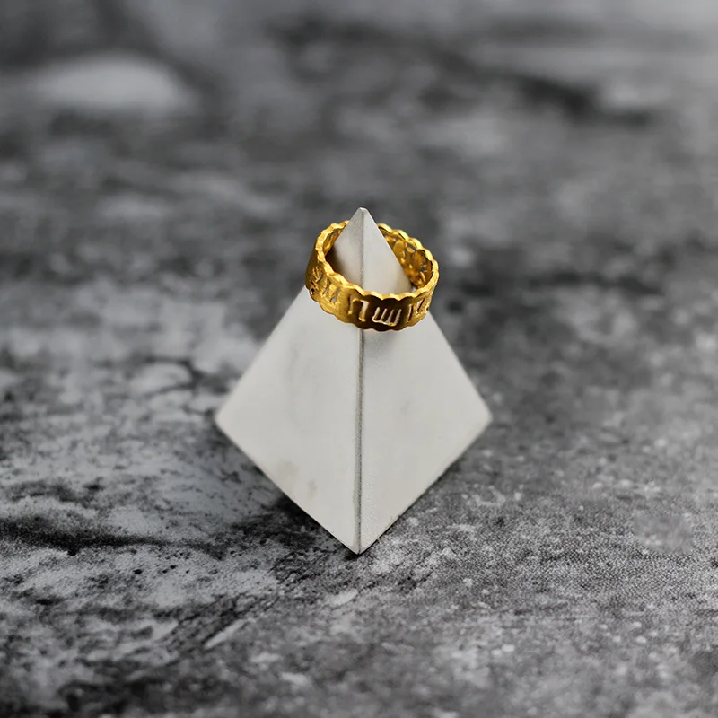 Cement Ring Holders Ornaments Mold Silicone Concrete Pyramid Shape Jewelry Display Stand Mould DIY Decoration Tool