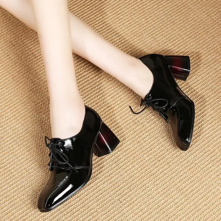

The spring and autumn period and the new leather single layer cowhide shoes female thick with high heels is take the lead