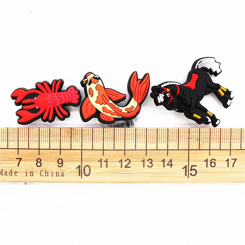 Рисунок 5 - Оригинальные аксессуары для обуви с милыми животными