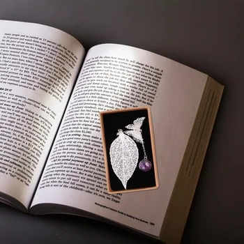 

1pc Boxed Bookmark Portable Creative Interesting Funny Page Marker Students Stationery Leaf Shaped Bookmark for Store Shop Home