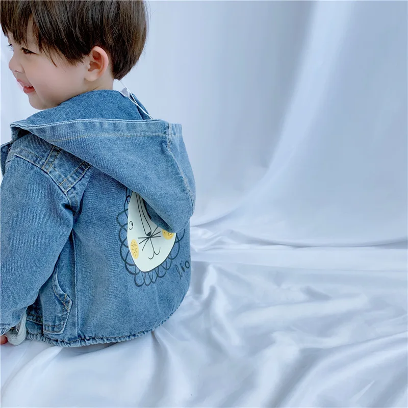 2019 г. Осенняя куртка для маленьких мальчиков и девочек детская джинсовая одежда в Корейском стиле с героями мультфильмов Тренч для