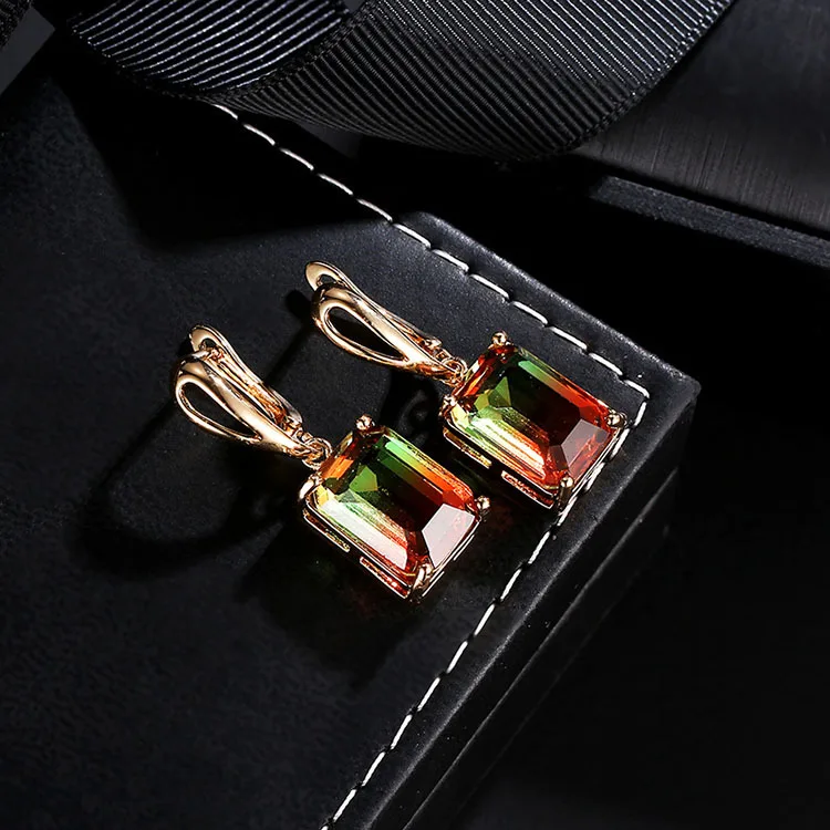 OF-LILU, легко носить, милые Геометрические Квадратные разноцветные кубические циркония серьги-гвоздики клипсы для женщин, вечерние ювелирные изделия