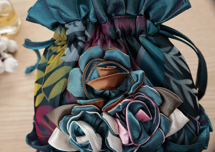 3303410253_1898945155