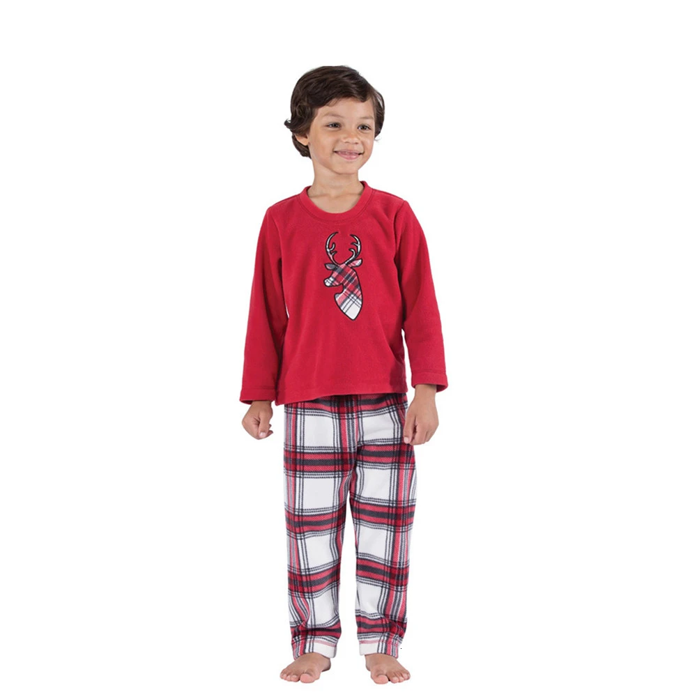 Рисунок 4 - Рождественский пижамный комплект для всей семьи